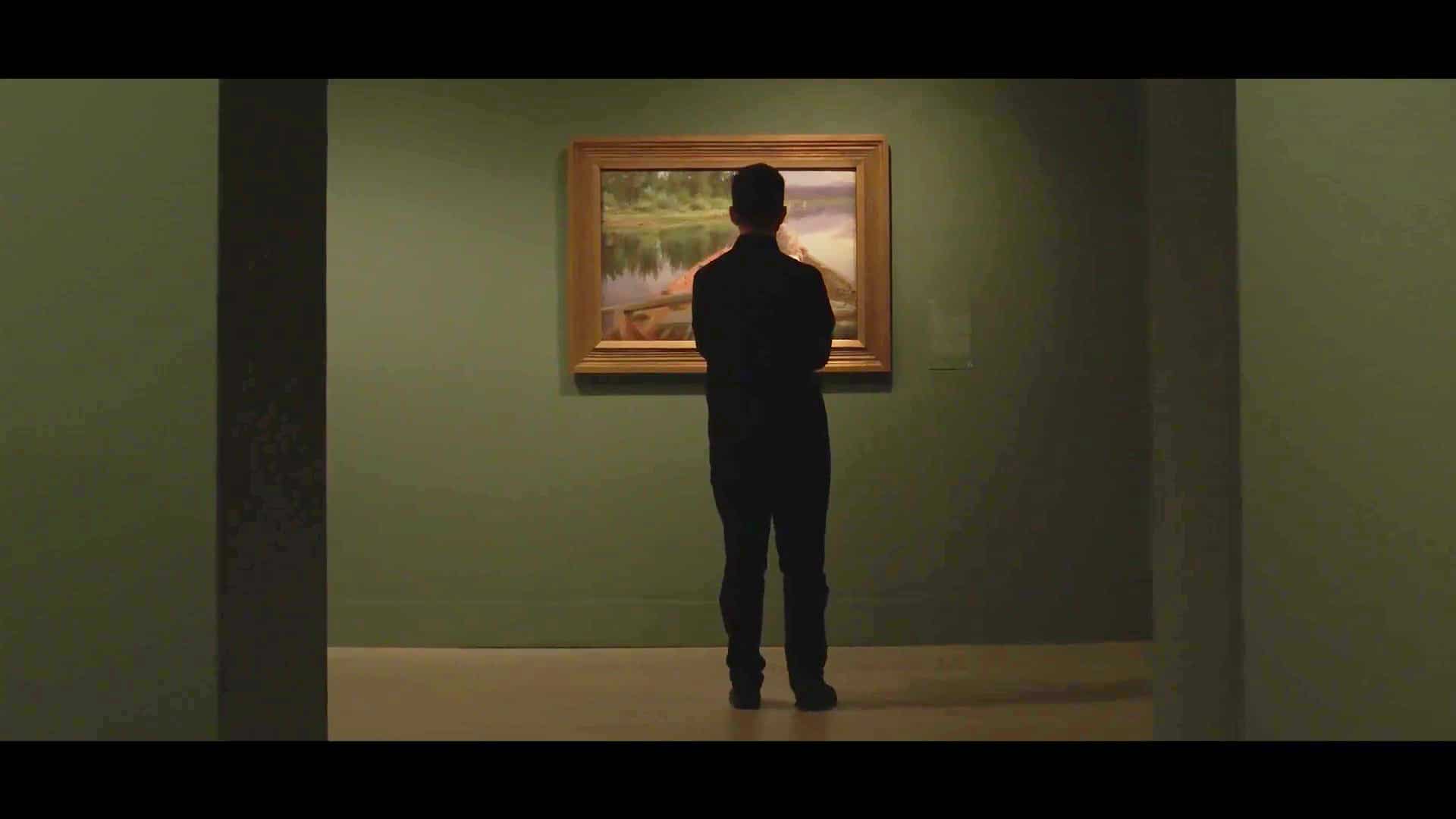 Fundación Mapfre celebra el Día Internacional de los Museos con horario ampliado Una persona mirando una obra de arte