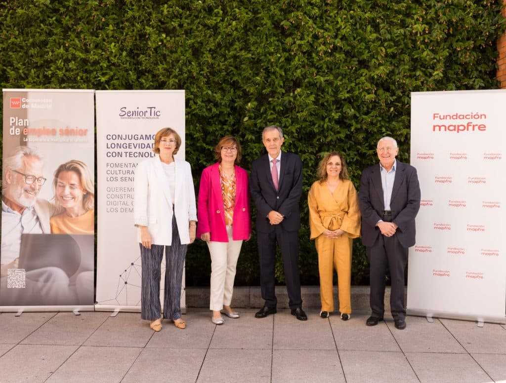 GUIA SENIOR TIC MADRID Ganador y representantes de la 9a edición de los Premios a la innovación Social Fundación Mapfre