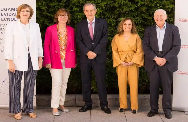 El porcentaje de sénior que se conectan diariamente a Internet crece una media de 7 puntos en un año en todos los tramos de edad, especialmente entre los de 65 a 74 años