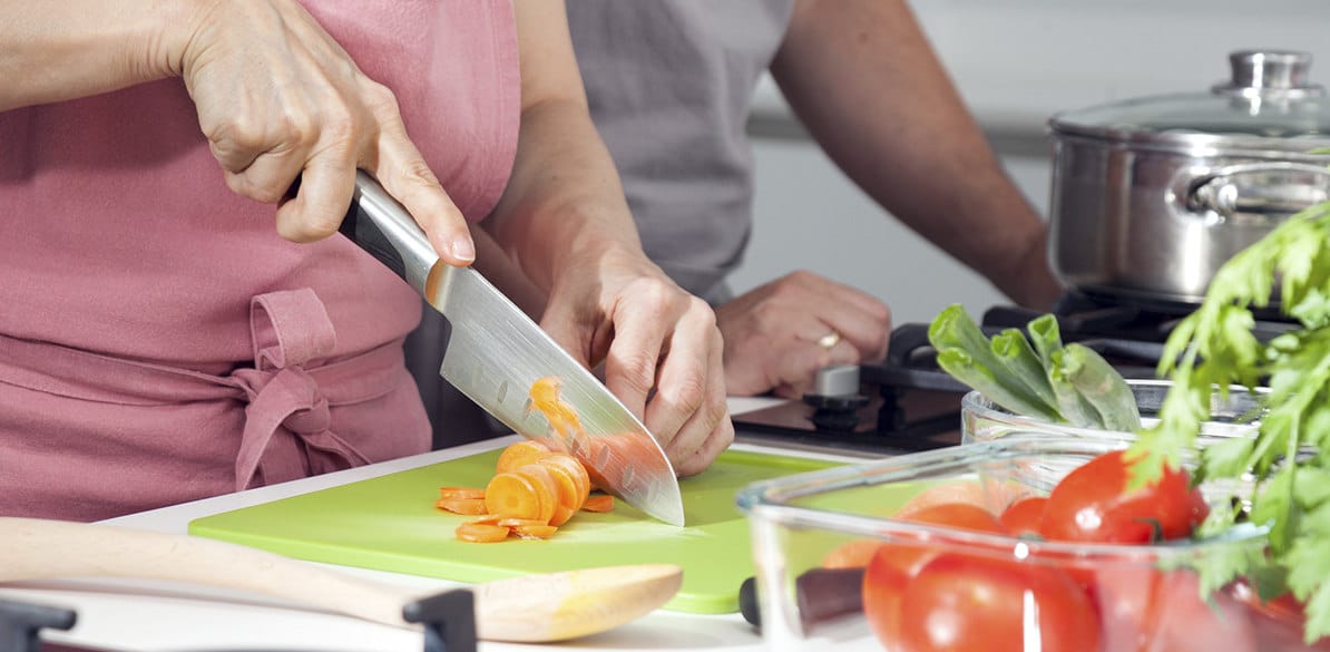 Our volunteers show people with intellectual disabilities how to cook