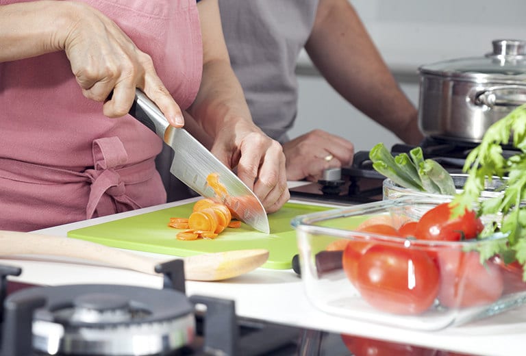 Our volunteers show people with intellectual disabilities how to cook 