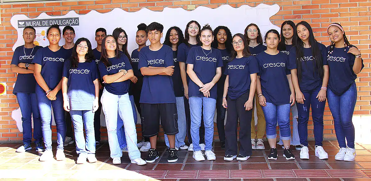 The Crescer project trains young people to help them join the labor market