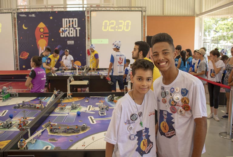 Cooking, robotics, art… life experiences for young children in Brazil