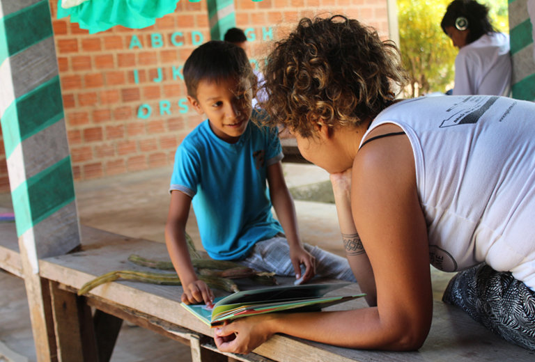 Vaga Lume brings reading skills to Amazonian villages