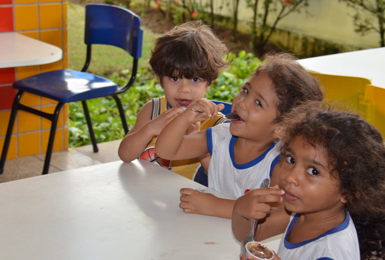 Associação de Combate à Desnutrição brings education and health to the Favelas