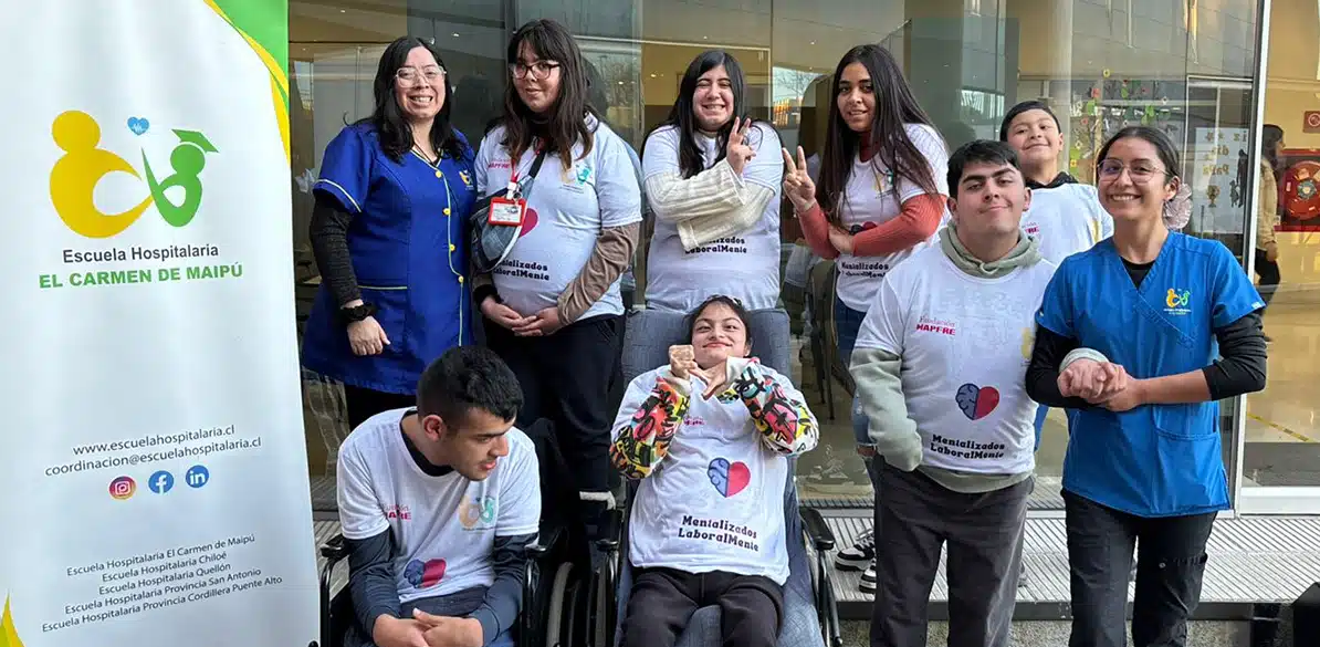 Las Escuelas Hospitalarias Salomón, en Chile, apoyan a pacientes en edad escolar Fotografía de grupo de los usuarios y usuarias del proyecto Mejorando el presente, preparando el futuro ConscienteMente