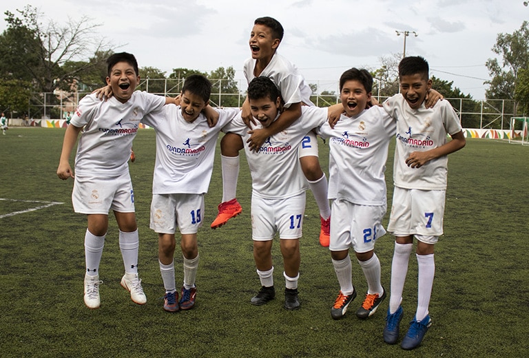 Trabajamos por la infancia en El Salvador con la Fundación Amigos del Real Madrid