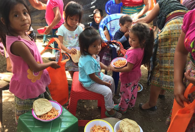 Educación y nutrición para 1.200 niños en Huehuetenango y San Juan Sacatepéquez