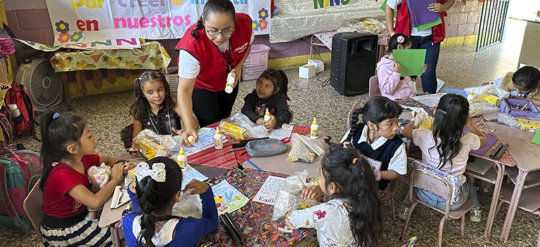 Apoyamos el refuerzo escolar y el fortalecimiento de valores de niños y niñas que viven en un entorno marcado por la pobreza