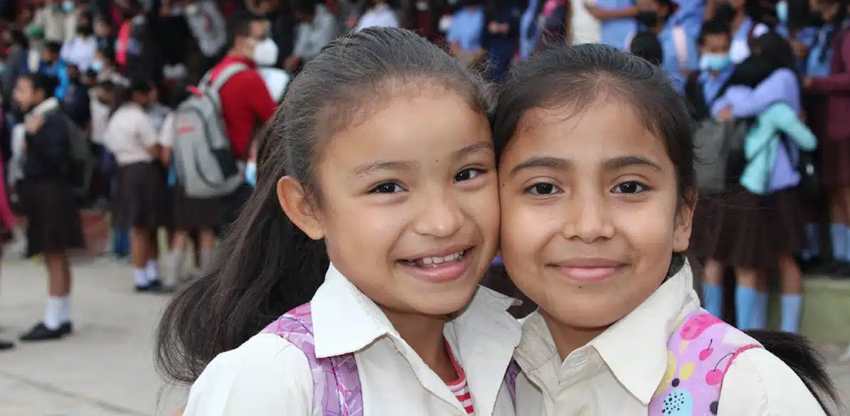 Two smiling girls at a FUNDACOES event