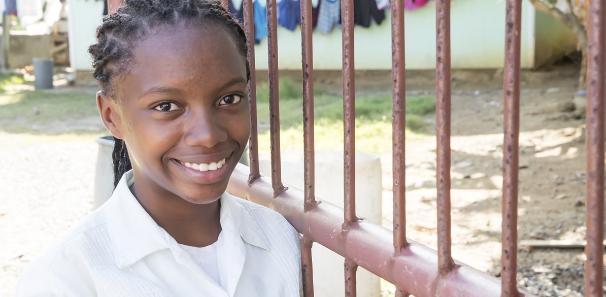 Dos niñas sonrientes en un acto de FUNDACOES