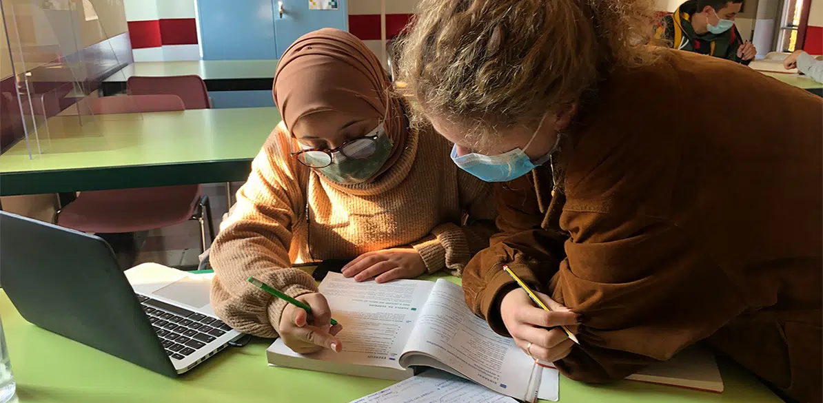 Trabajamos con la asociación Portofranco en Italia para luchar contra la pobreza educativa, alimentaria y sanitaria Los problemas escolares son, a menudo, la punta del iceberg de otros problemas más graves y profundos.
