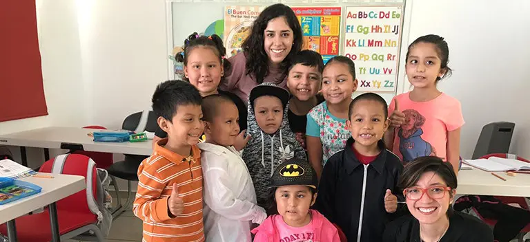 Evitando la deserción escolar de niños con cáncer en México El proyecto Nariz Roja apoya a más de 60 niños y niñas con para que no abandonen sus estudios