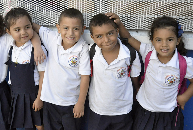 Quality education in the schools of the Asociación Pan y Amor