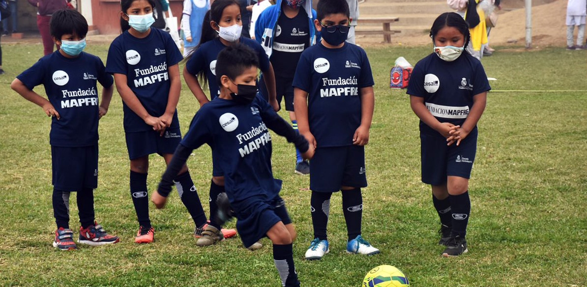 Fútbol y baloncesto para la integración de niños y adolescentes de entre 5 a 16 años