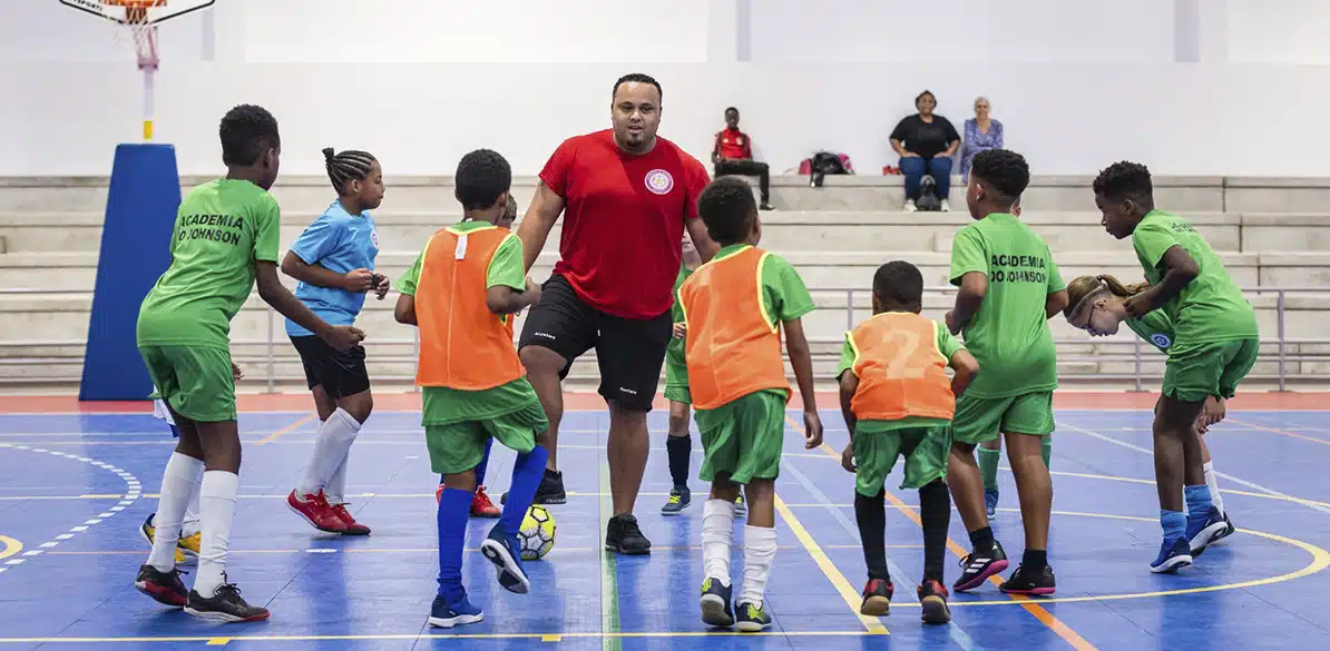 La Associação Academia do Johnson Semedo apoya la educación de niños vulnerables en Portugal Más de 200 menores van a poder estudiar y capacitarse para un futuro mejor