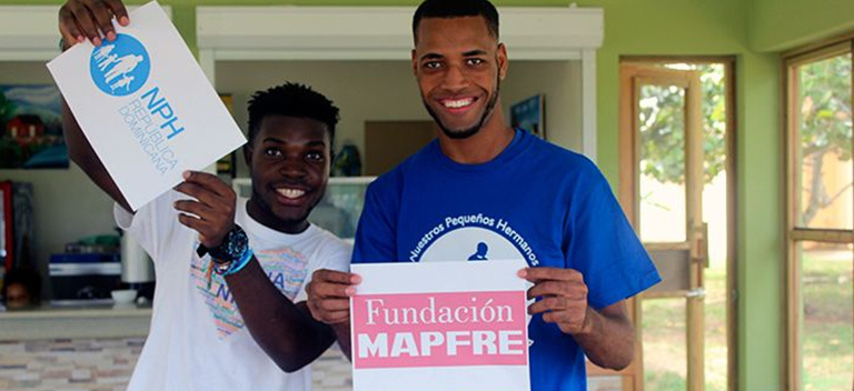 Nuestros Pequeños Hermanos ayuda a niños y niñas sin hogar en República Dominicana