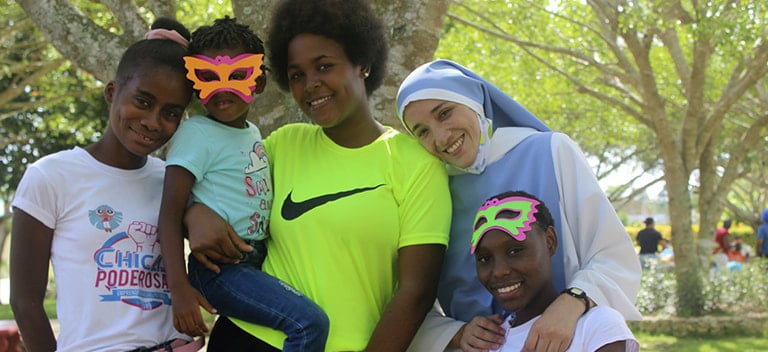 La Fundación Nuestros Pequeños Hermanos (NPH) ofrece oportunidades a niños y jóvenes en la República Dominicana NPH promueve educación integral de niños, niñas y jóvenes en situación de exclusión