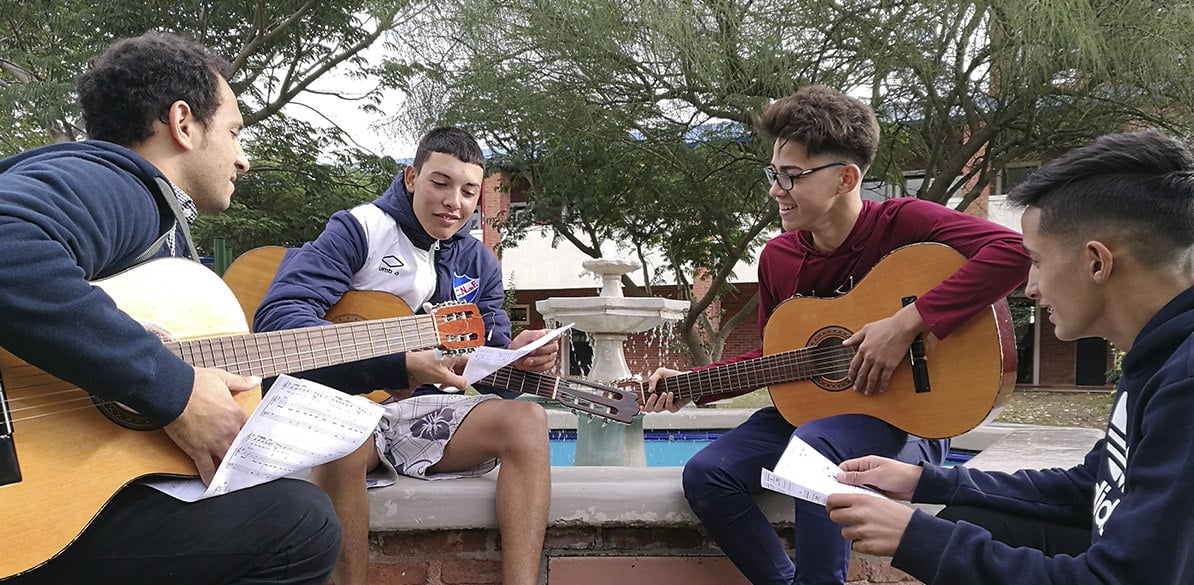 Asociación Cultural y Técnica: por la igualdad de oportunidades en el barrio de Casavalle Este programa ofrece nuevas salidas para jóvenes vulnerables