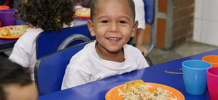 Food to help bring about the balanced growth of schoolchildren in a marginalized area of Caracas, Venezuela At the Madre María Luisa Casar Foundation they are well aware that growing up healthily improves academic performance