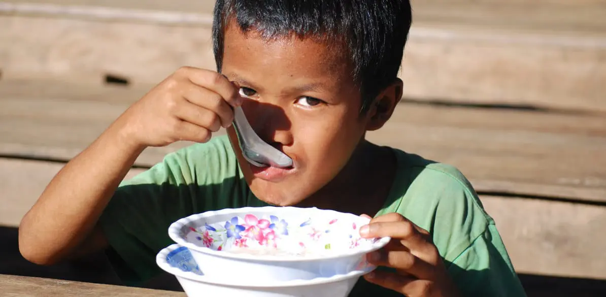 Fe y Alegría alivia las carencias nutricionales de los estudiantes de Petare Fe y Alegría ayuda a 248 alumnos y alumnas