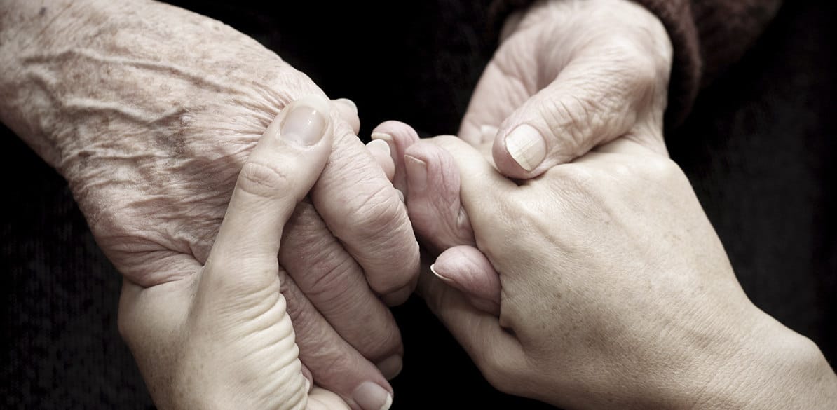 60 elderly women receive comprehensive care