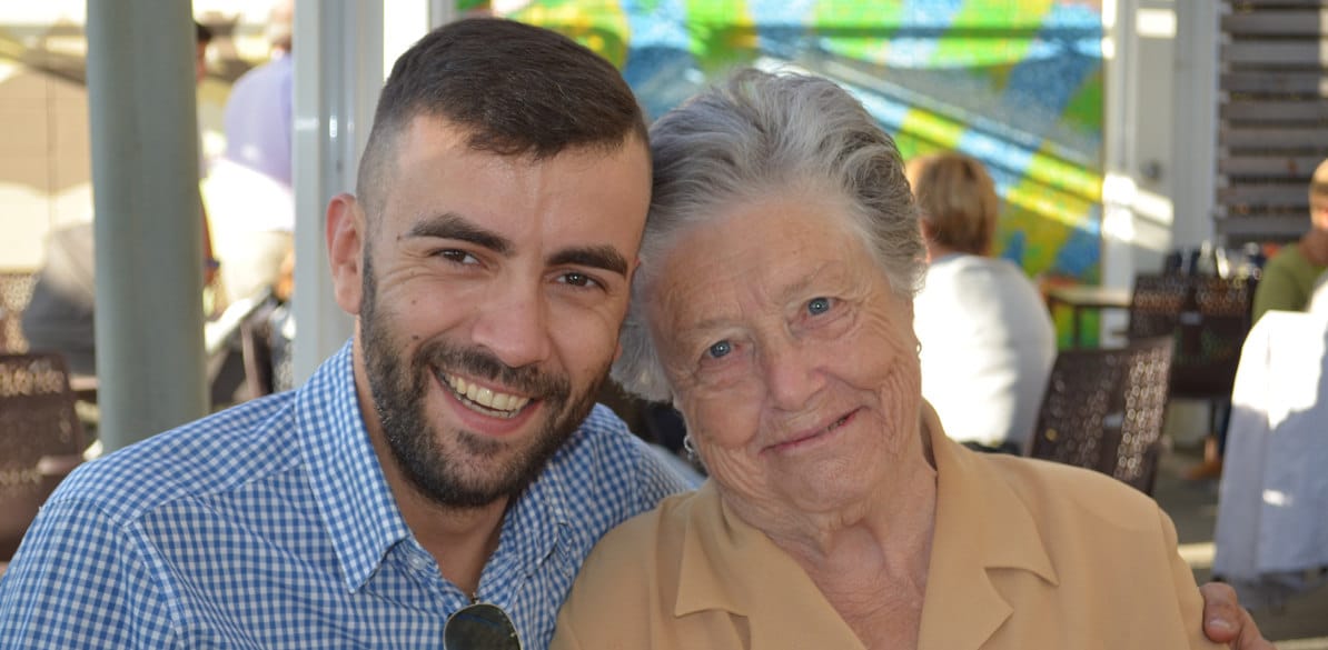 Acompañando a nuestros mayores La Fundación Grandes Amigos ofrece apoyo emocional a personas mayores solas para impedir que se aíslen de su entorno social