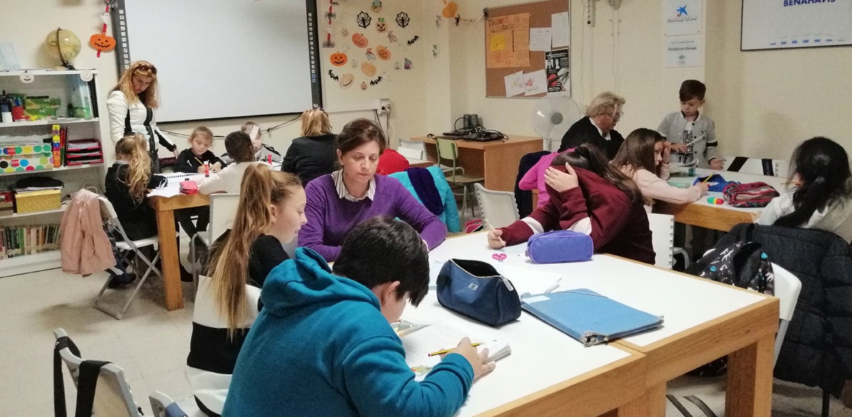 Por un futuro mejor La Asociación Altamar. Educación y familia cuenta con un programa destinado a combatir el absentismo escolar y ofrecer oportunidades a los niños en riesgo de exclusión social.