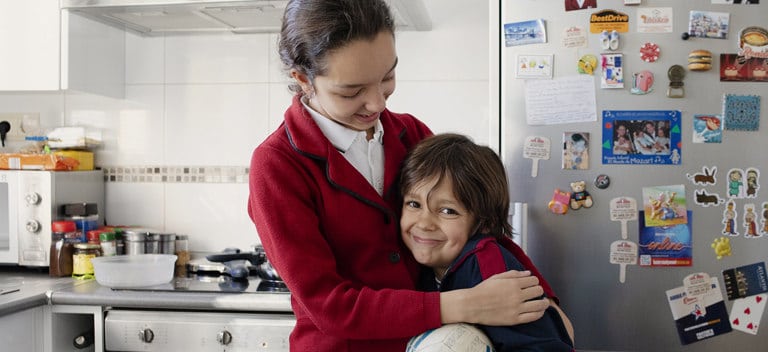 Marina participa todavía en muchas actividades de la Fundación. En la foto con su hermano Santi.