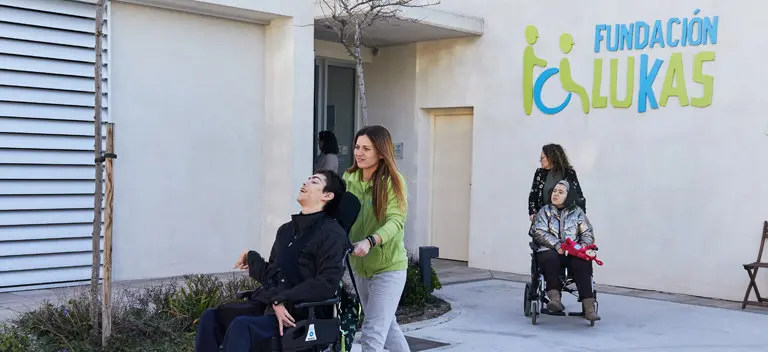Fundación Lukas "Si por lo menos se empieza a sustituir la costumbre de no mirar, por la de mirar y atender, ya se cambia algo”.