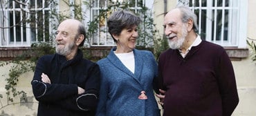 Fundación Nido Guadalupe, acompañada por Carlos y Andrés, su marido. Ellos son algunos de nuestros superhéroes