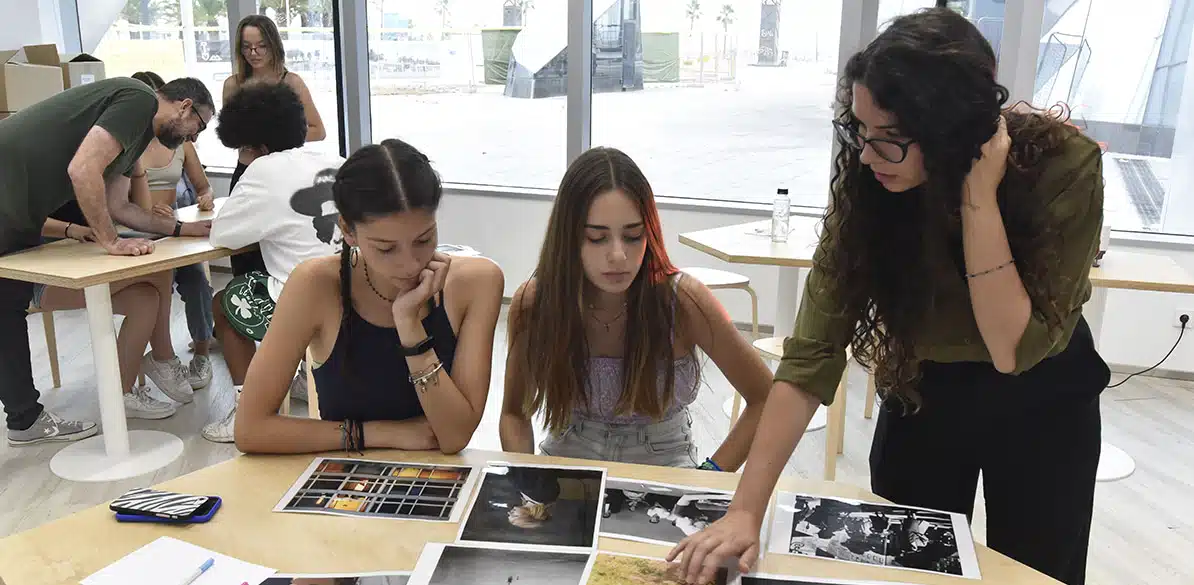 El programa Cuando la Fotografía es Arte está concebido para dotar a niños y jóvenes de un sencillo pero sólido conjunto de conocimientos