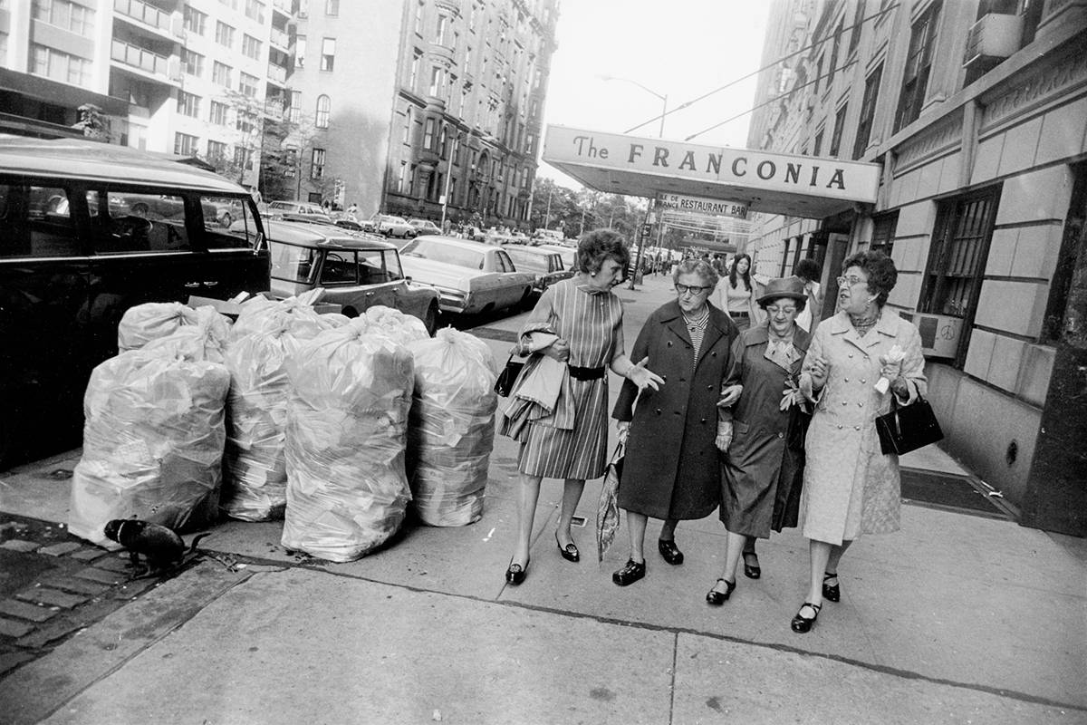 New York City © The Estate of Garry Winogrand, courtesy Fraenkel Gallery, San Francisco. © COLECCIONES Fundación MAPFRE