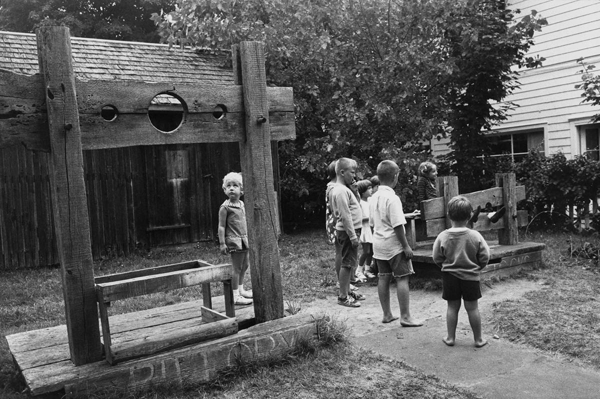 Southampton, Long Island, 1966 © The Estate of Garry Winogrand, courtesy Fraenkel Gallery, San Francisco. © COLECCIONES Fundación MAPFRE