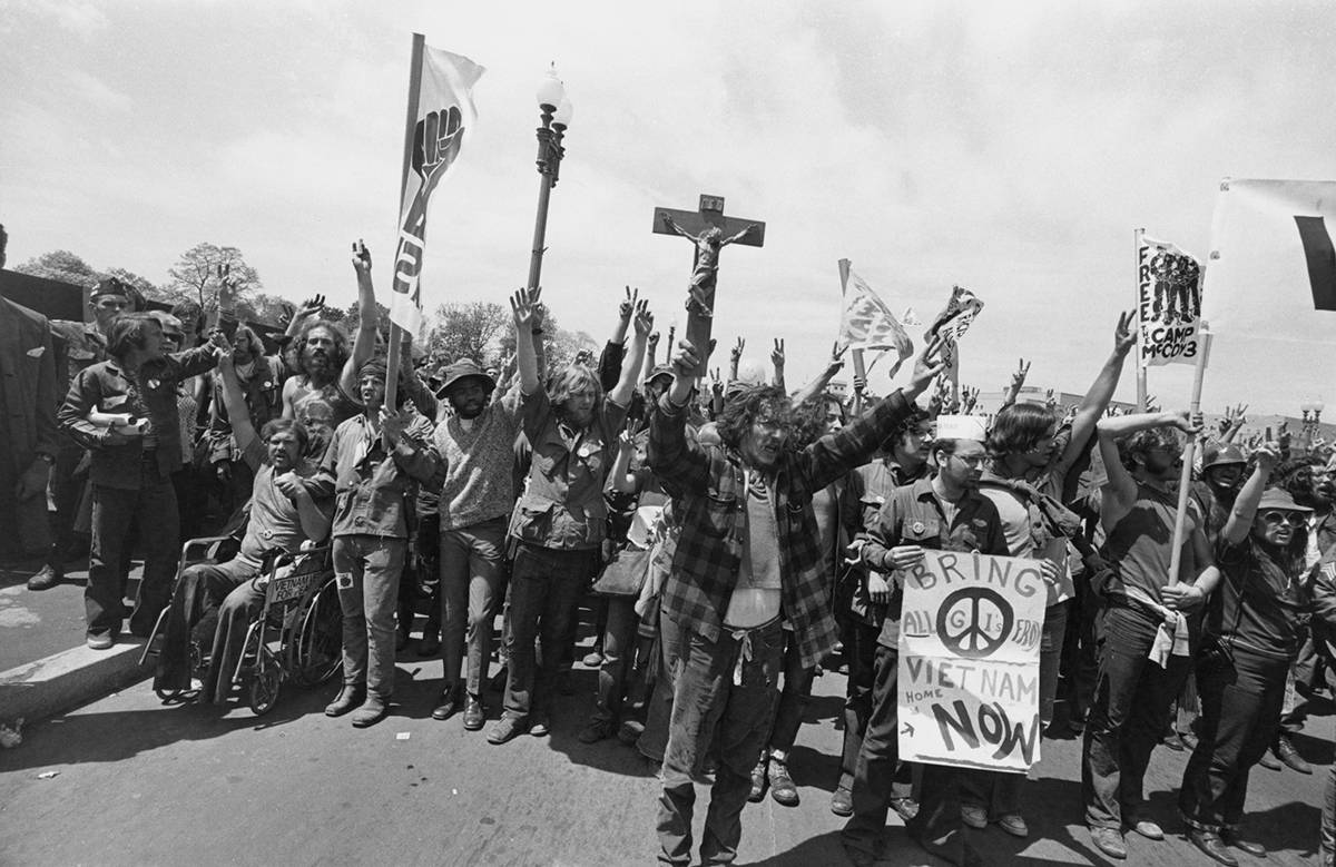 Peace Demonstration, Washington DC, 1971 © The Estate of Garry Winogrand, courtesy Fraenkel Gallery, San Francisco. © COLECCIONES Fundación MAPFRE