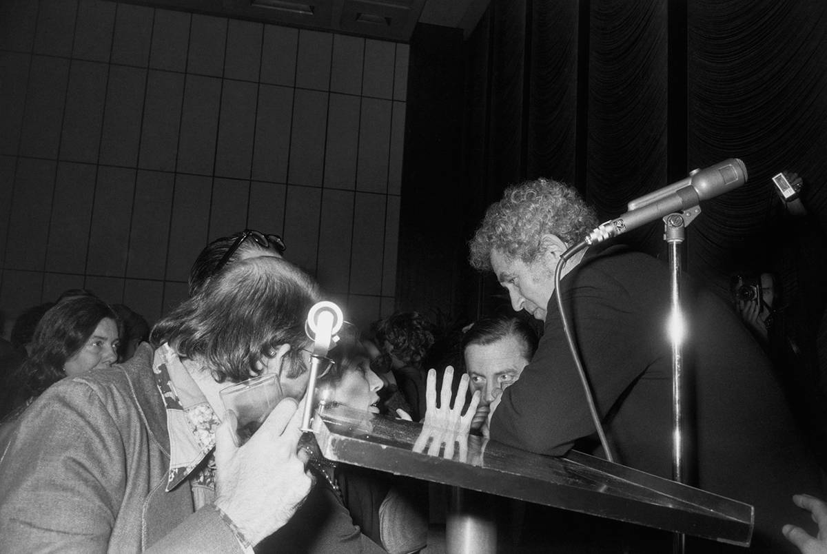 Party, Norma Mailer's Fiftieth Birthday, New York, 1973 © The Estate of Garry Winogrand, courtesy Fraenkel Gallery, San Francisco. © COLECCIONES Fundación MAPFRE