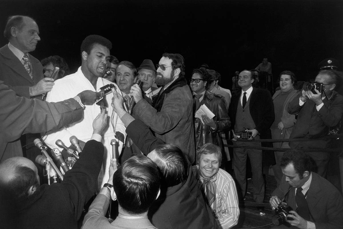 Muhammad Ali-Oscar Bonavena Press Conference, New York, 1970 © The Estate of Garry Winogrand, courtesy Fraenkel Gallery, San Francisco. © COLECCIONES Fundación MAPFRE