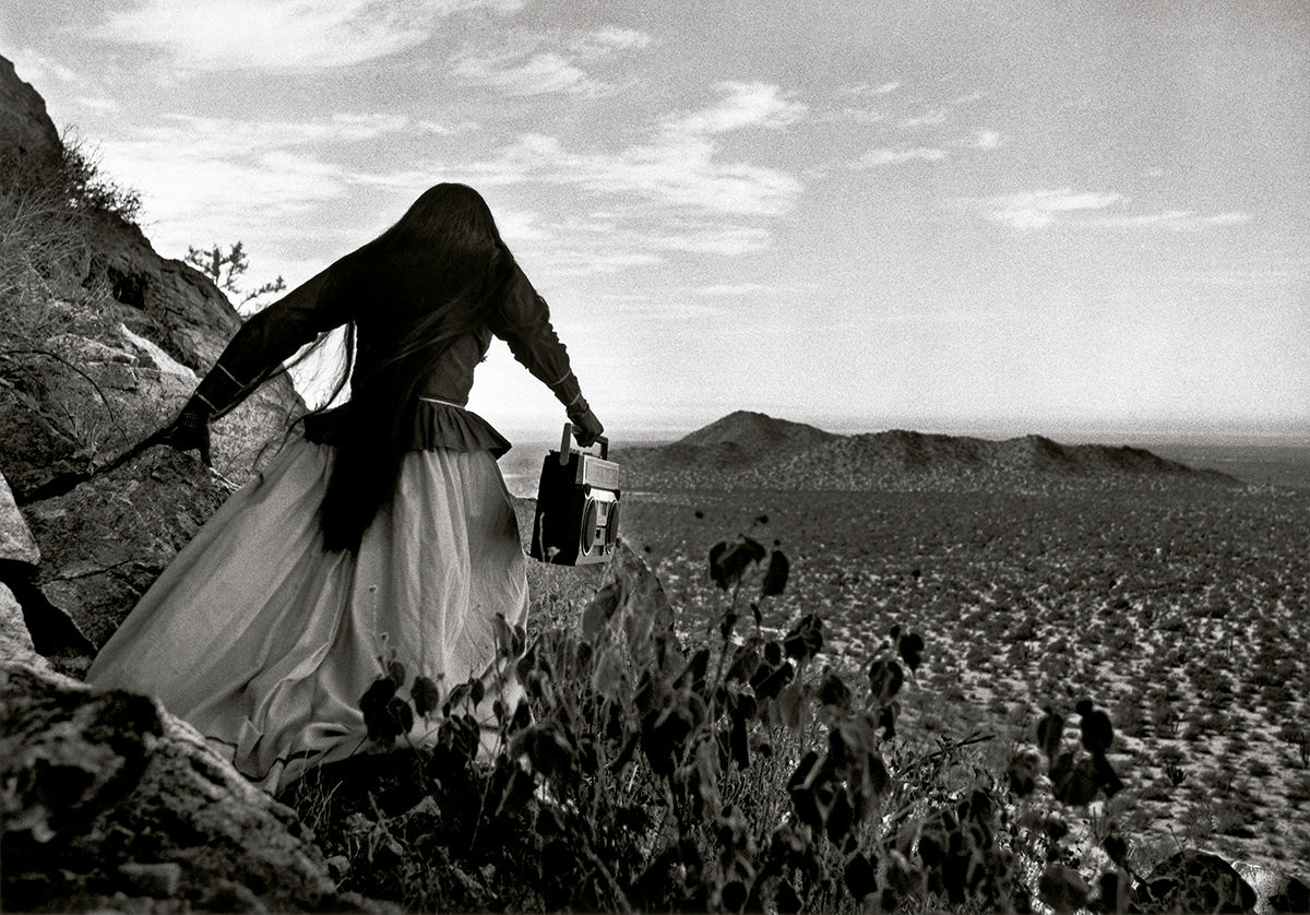 Mujer Ángel. Desierto de Sonora, México © Graciela Iturbide. © COLECCIONES Fundación MAPFRE