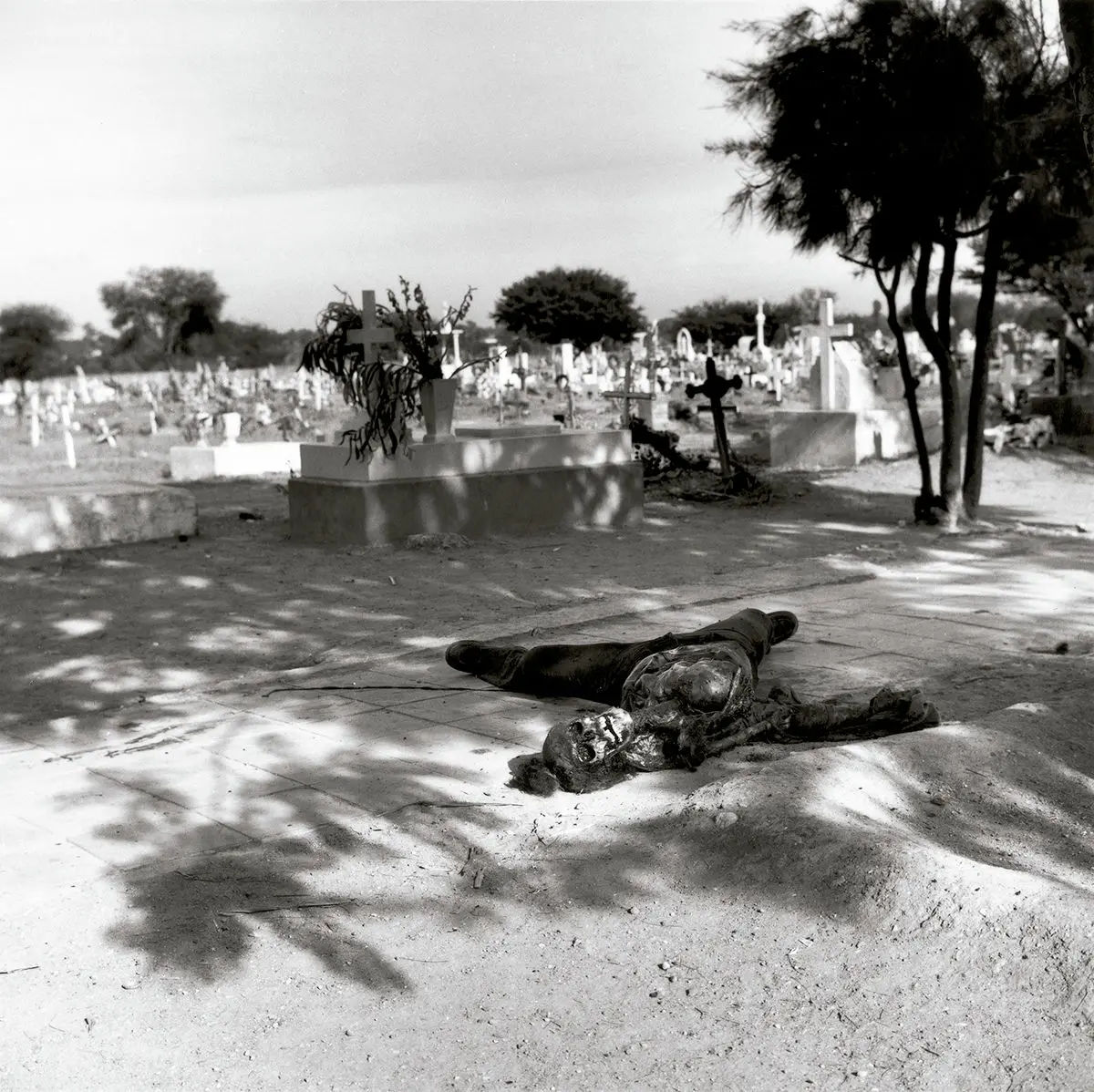 Cementerio de Dolores Hidalgo, Guanajuato, México © Graciela Iturbide, 2020 © Fundación MAPFRE COLLECTIONS