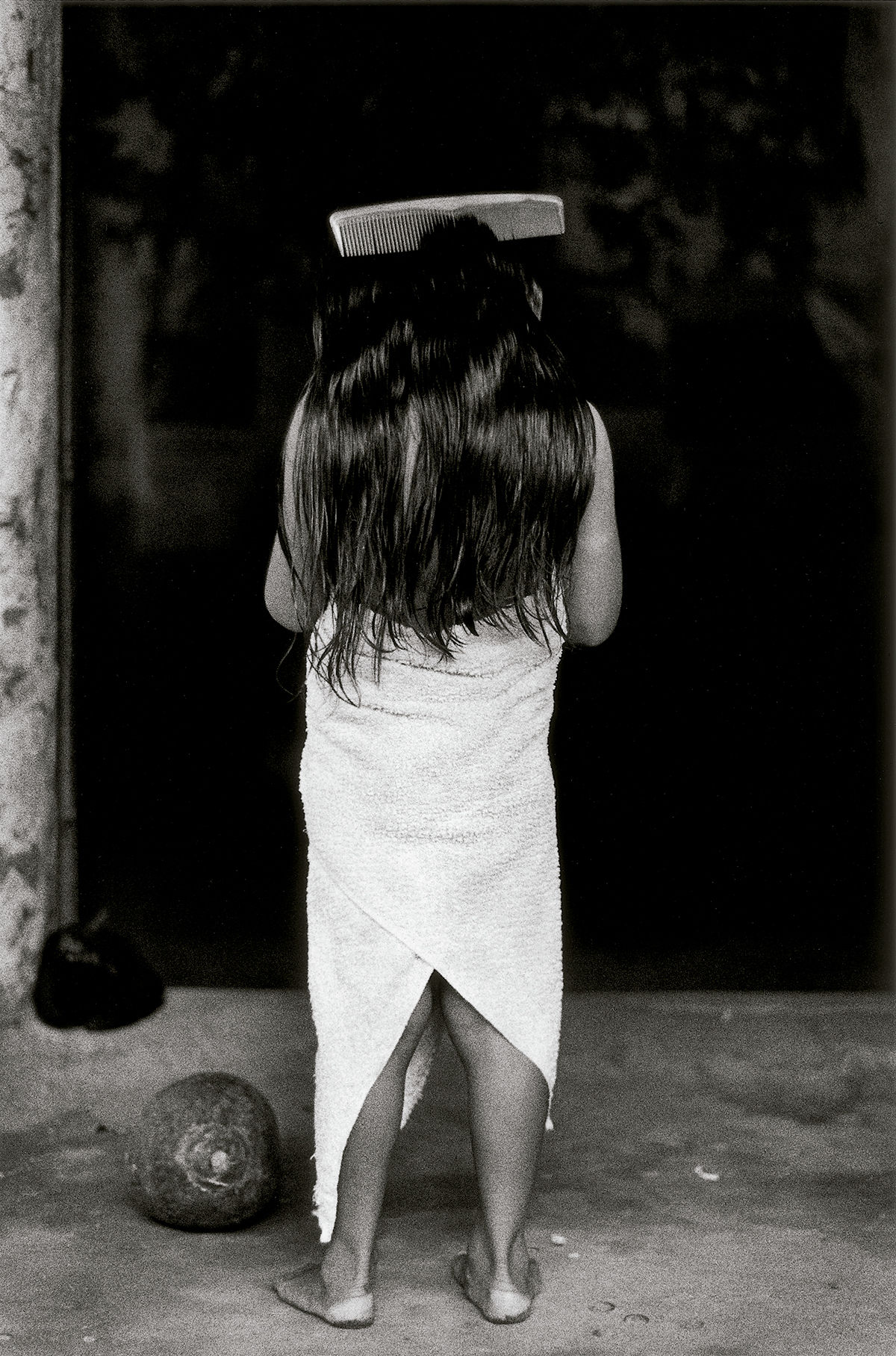 La niña del peine, Juchitán, México © Graciela Iturbide. © COLECCIONES Fundación MAPFRE
