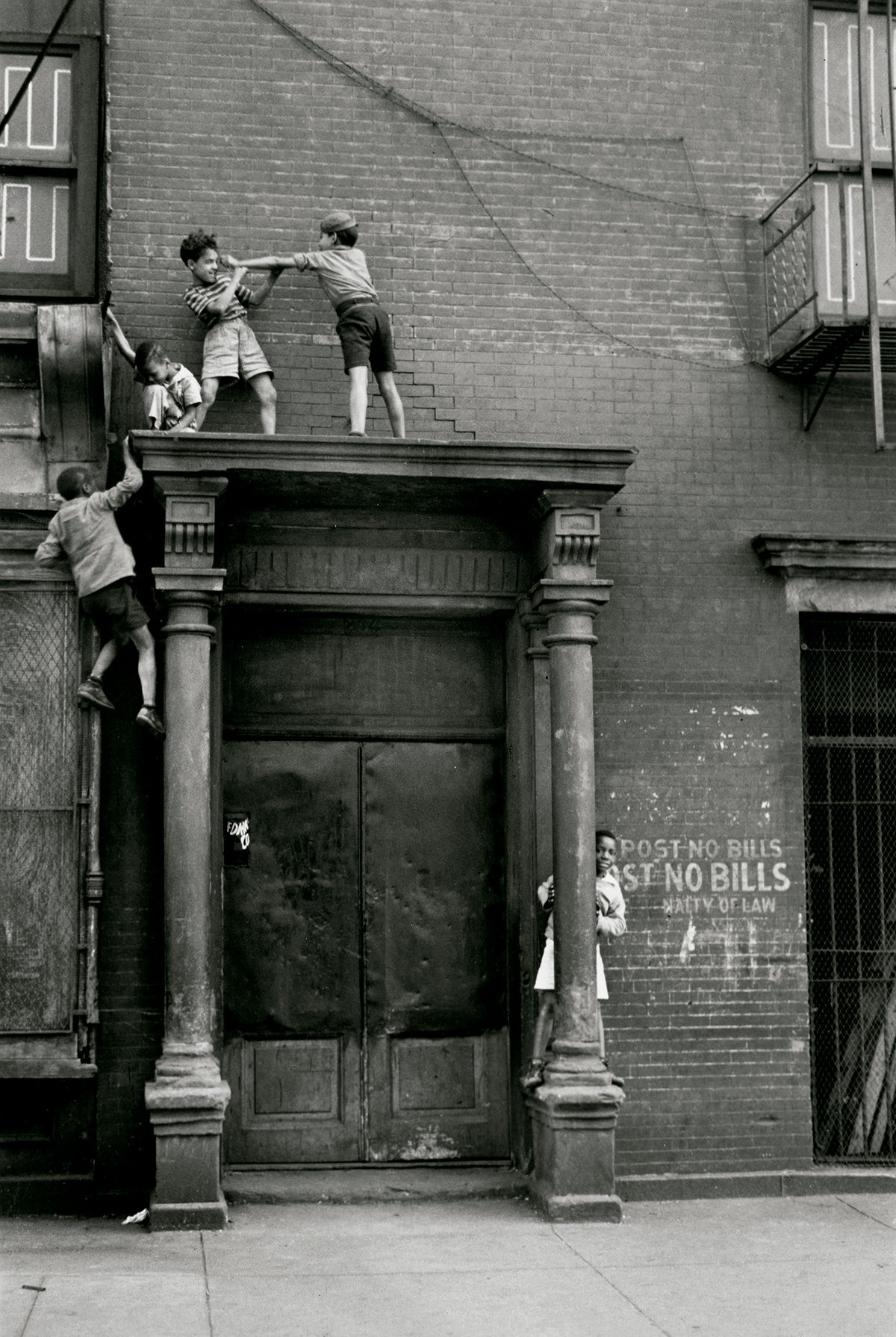 New York © Estate of Helen Levitt. All Rights Reserved. May not be copied without prior written consent © COLECCIONES Fundación MAPFRE