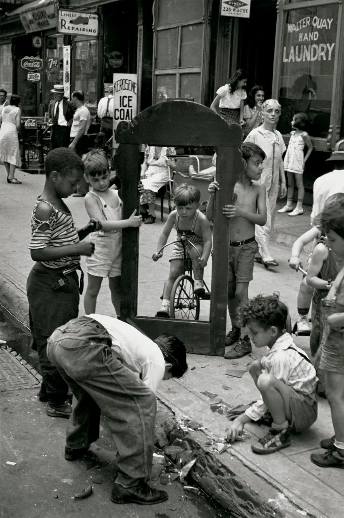 New York © Estate of Helen Levitt. All Rights Reserved. May not be copied without prior written consent © COLECCIONES Fundación MAPFRE