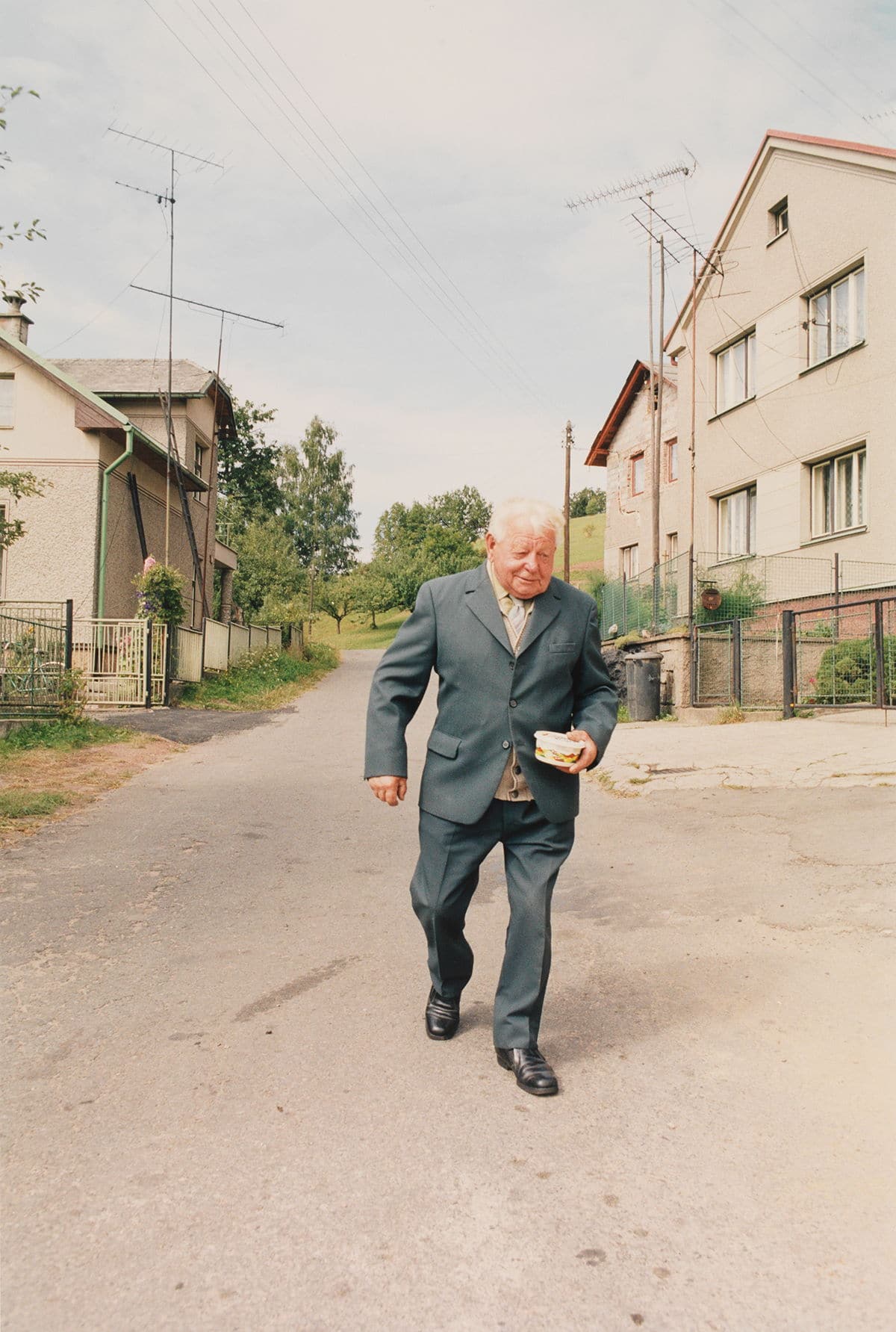"untitled" 1991 / Bobek Walking © jitka hanzlová. © colecciones fundación MAPFRE