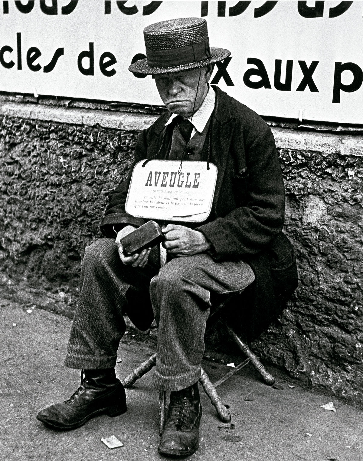 Blind Man in Front of Billboards, Paris © The Lisette Model Foundation Inc. © COLECCIONES Fundación MAPFRE