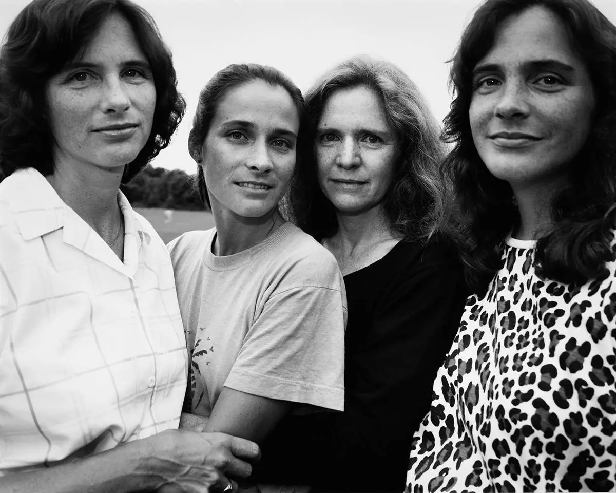 The Brown sisters, 1988 © Nicholas Nixon, courtesy Fraenkel Gallery, San Francisco and Pace/MacGill Gallery, New York © Fundación MAPFRE COLLECTIONS