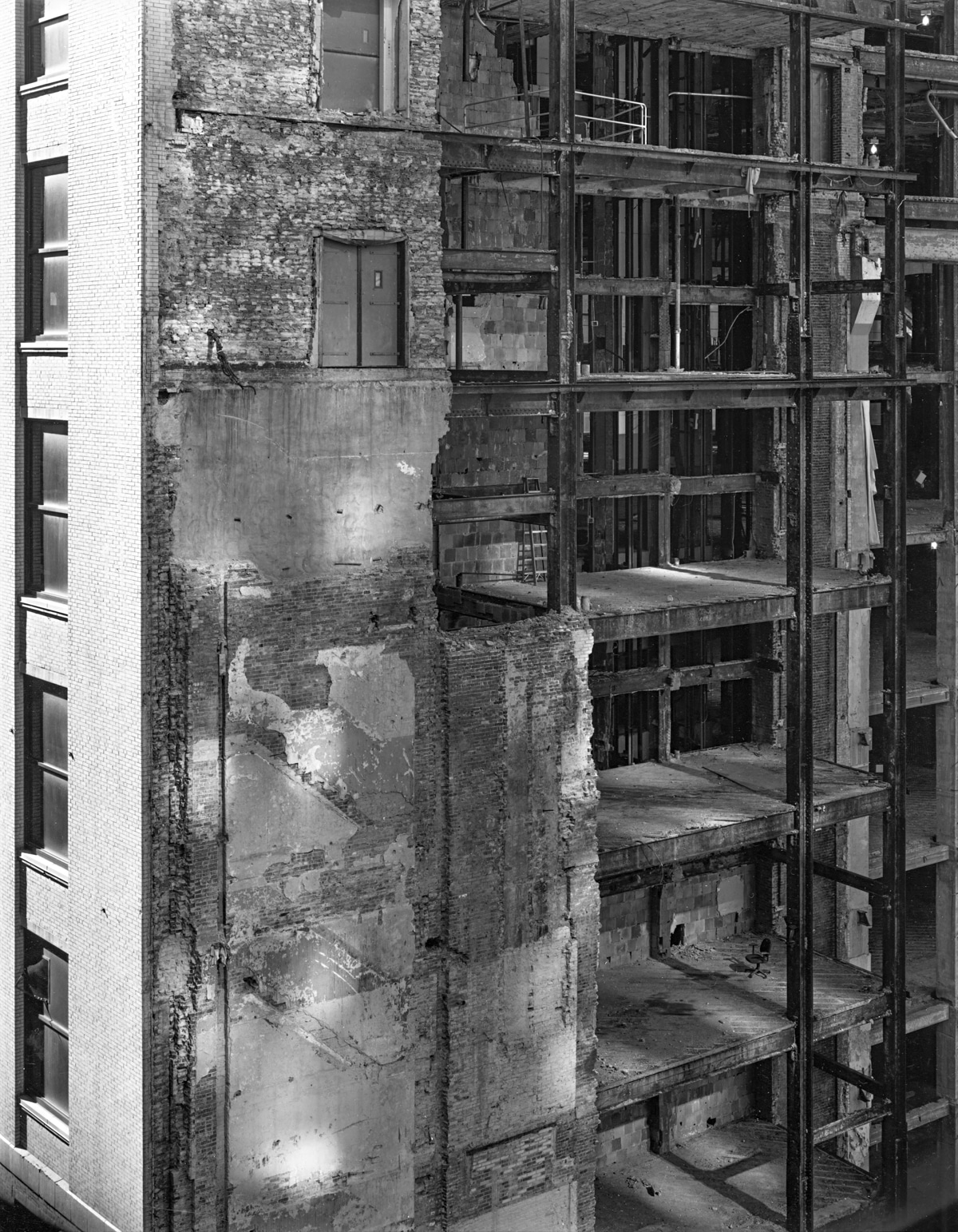 View of Filene´s Demolition, Boston © Nicholas Nixon, 2022