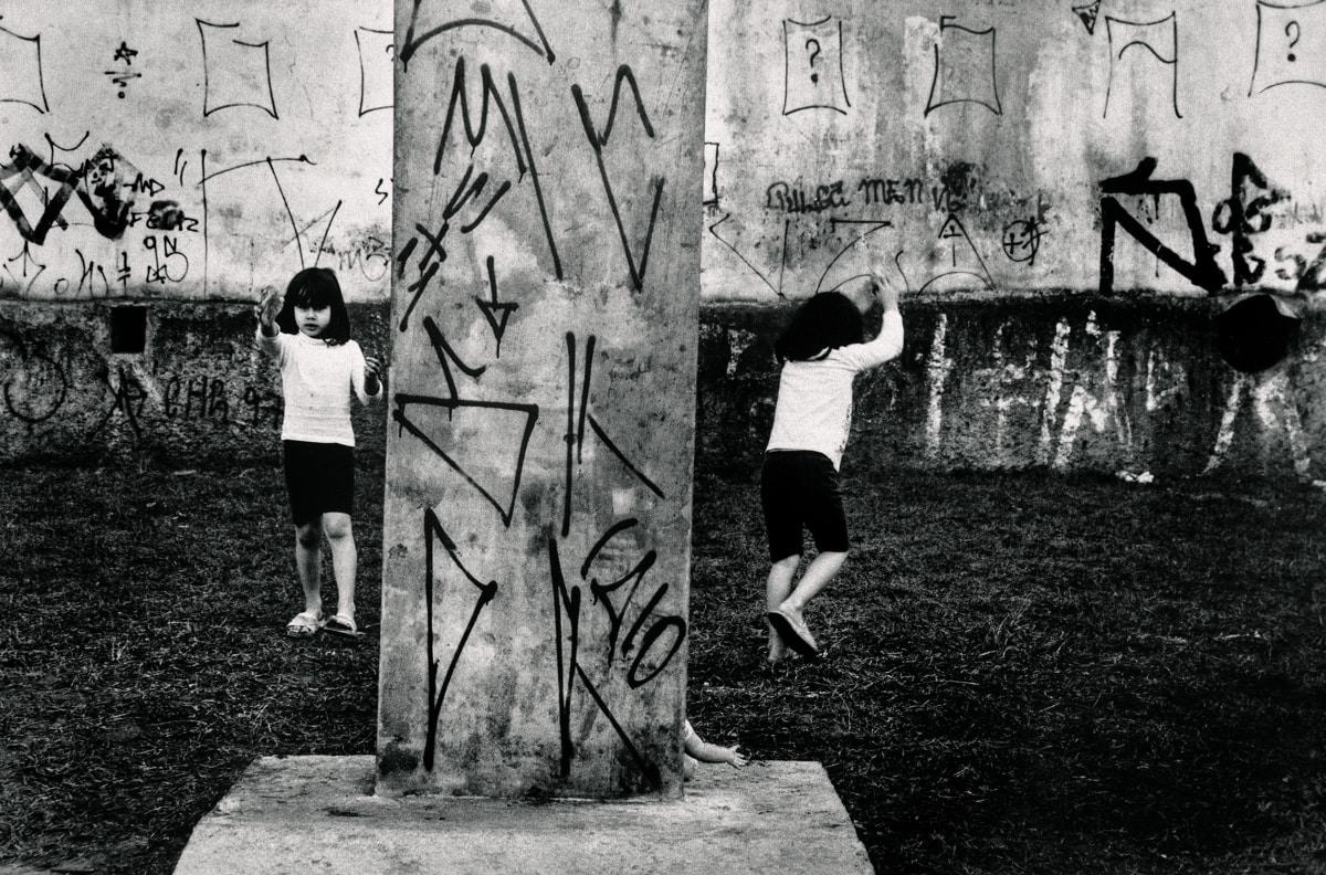 Juego de niños con grafitis, São Paulo, Brasil