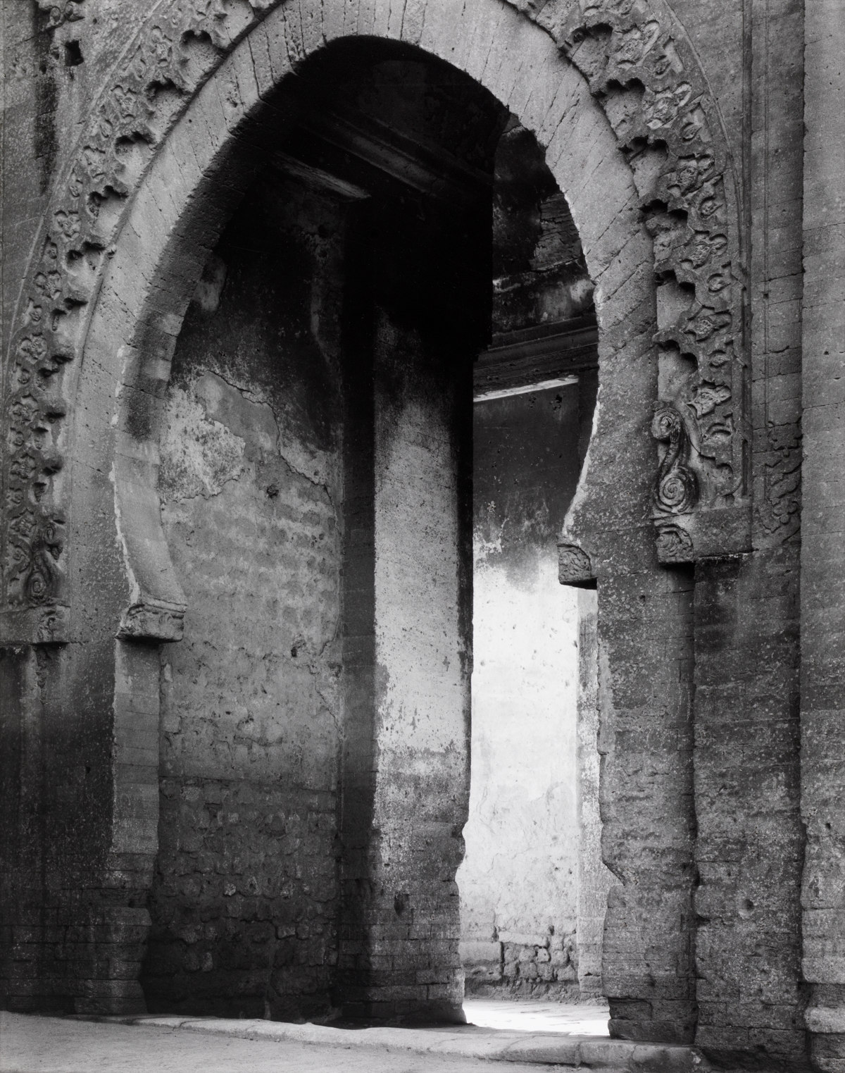 Archway, Rabat, Morocco [Arco, Rabat, Marruecos] © Aperture Foundation, Inc., Paul Strand Archive © COLECCIONES Fundación MAPFRE
