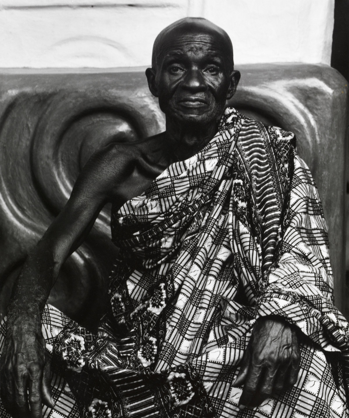 Chief Apiakusi II, Bodwease, Ghana [El jefe Apiakusi II, Bodwease, Ghana] © Aperture Foundation, Inc., Paul Strand Archive © COLECCIONES Fundación MAPFRE