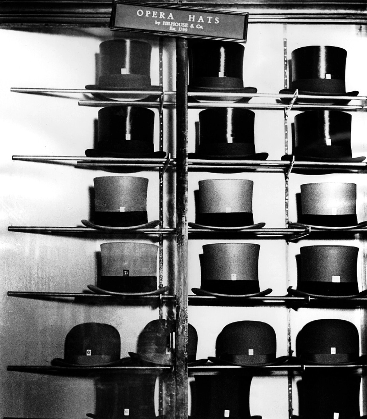 Vitrina de sombrerería en Bond Street, 1934